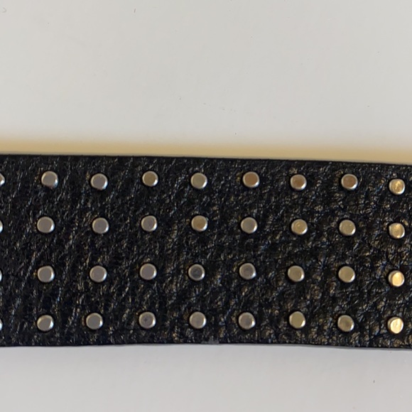 ✨NEW✨GUESS BLACK LEATHER STUDS. EARLY 2000's item - Picture 12 of 14